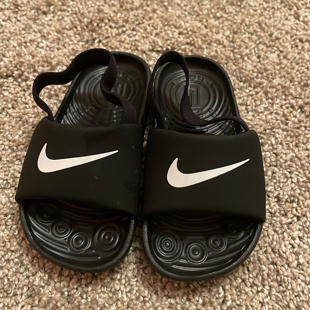 Kids Black Nike Sandals